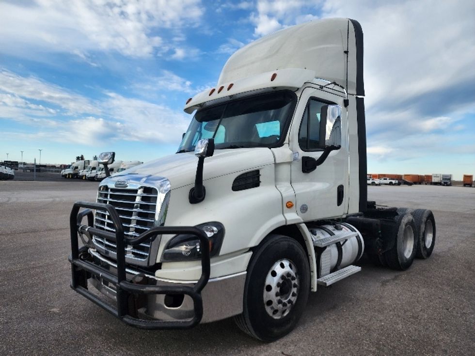 Day Cab Tractor-Heavy Duty Tractors-Freightliner-2018-Cascadia 11364ST-Sturtevant-WI-591,733\n\t\tmiles-$ 25,750 - Image 3