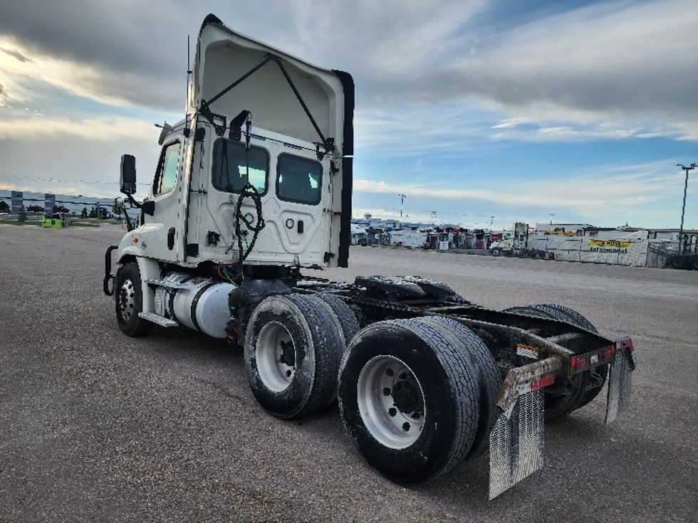 Day Cab Tractor-Heavy Duty Tractors-Freightliner-2018-Cascadia 11364ST-Sturtevant-WI-591,733\n\t\tmiles-$ 25,750 - Image 5