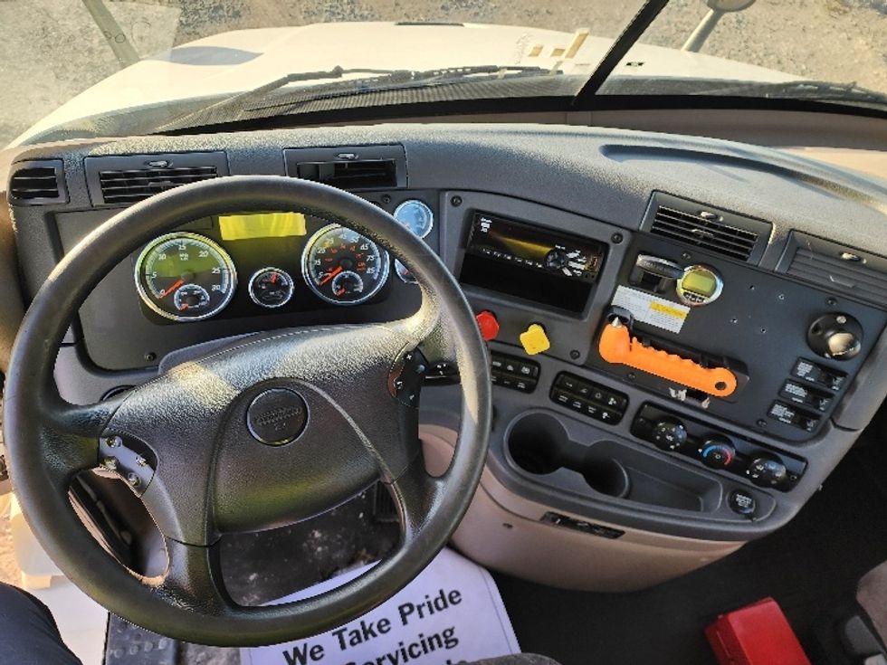 Day Cab Tractor-Heavy Duty Tractors-Freightliner-2018-Cascadia 11364ST-Sturtevant-WI-602,581\n\t\tmiles-$ 25,250 - Image 11