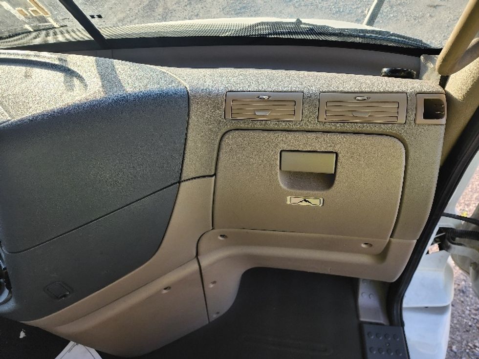 Day Cab Tractor-Heavy Duty Tractors-Freightliner-2018-Cascadia 11364ST-Sturtevant-WI-602,581\n\t\tmiles-$ 25,250 - Image 13