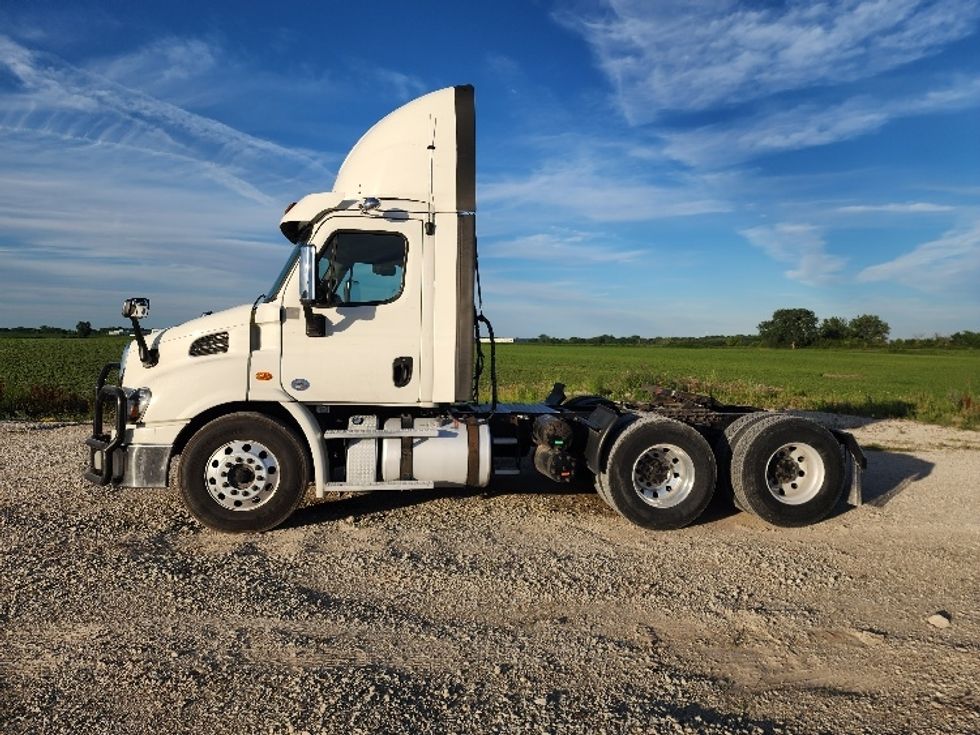 Day Cab Tractor-Heavy Duty Tractors-Freightliner-2018-Cascadia 11364ST-Sturtevant-WI-602,581\n\t\tmiles-$ 25,250 - Image 4
