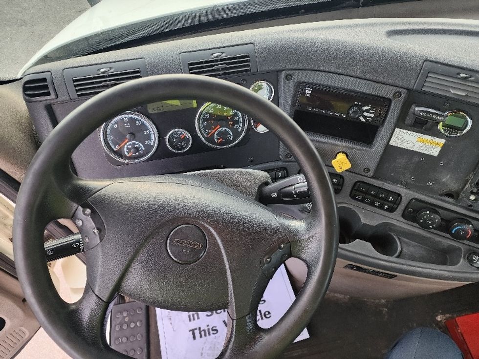 Day Cab Tractor-Heavy Duty Tractors-Freightliner-2018-Cascadia 11364ST-Sturtevant-WI-605,548\n\t\tmiles-$ 27,500 - Image 11