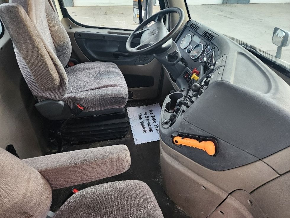 Day Cab Tractor-Heavy Duty Tractors-Freightliner-2018-Cascadia 11364ST-Sturtevant-WI-605,548\n\t\tmiles-$ 27,500 - Image 14