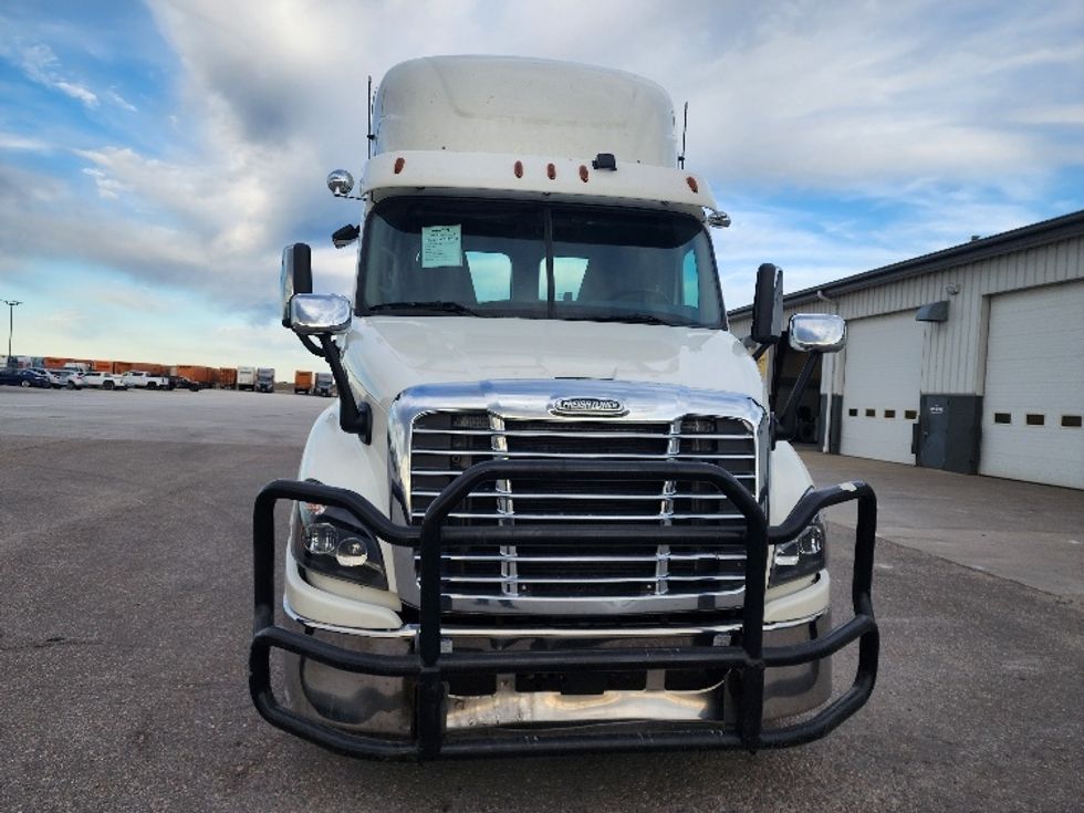 Day Cab Tractor-Heavy Duty Tractors-Freightliner-2018-Cascadia 11364ST-Sturtevant-WI-605,548\n\t\tmiles-$ 27,500 - Image 2