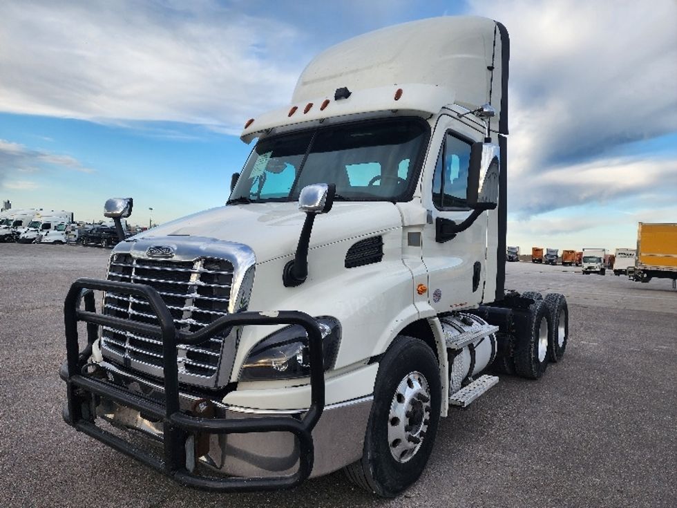 Day Cab Tractor-Heavy Duty Tractors-Freightliner-2018-Cascadia 11364ST-Sturtevant-WI-605,548\n\t\tmiles-$ 27,500 - Image 3