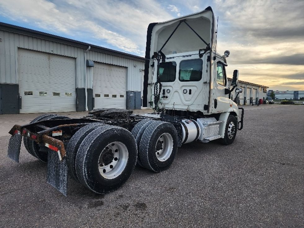 Day Cab Tractor-Heavy Duty Tractors-Freightliner-2018-Cascadia 11364ST-Sturtevant-WI-605,548\n\t\tmiles-$ 27,500 - Image 7
