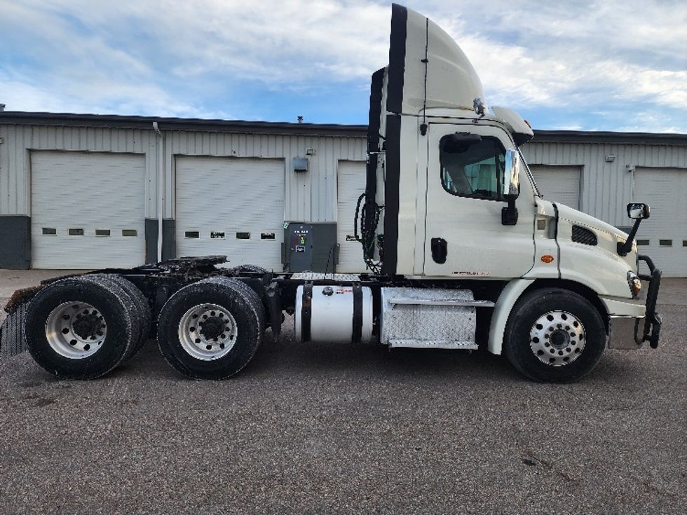 Day Cab Tractor-Heavy Duty Tractors-Freightliner-2018-Cascadia 11364ST-Sturtevant-WI-605,548\n\t\tmiles-$ 27,500 - Image 8