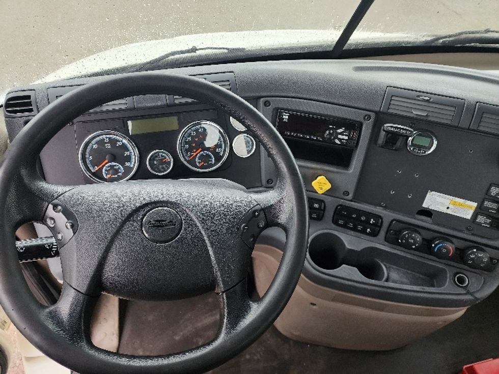 Day Cab Tractor-Heavy Duty Tractors-Freightliner-2018-Cascadia 11364ST-Sturtevant-WI-624,526\n\t\tmiles-$ 23,000 - Image 11