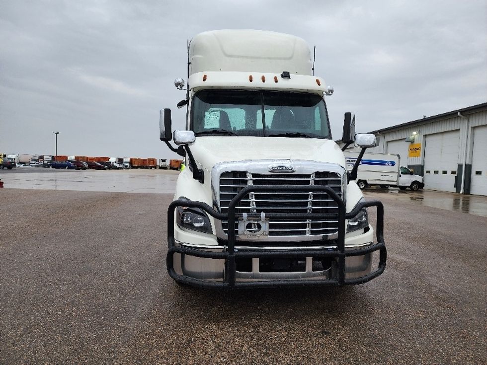 Day Cab Tractor-Heavy Duty Tractors-Freightliner-2018-Cascadia 11364ST-Sturtevant-WI-624,526\n\t\tmiles-$ 23,000 - Image 2