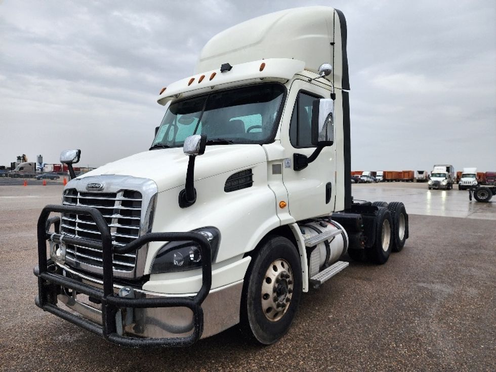 Day Cab Tractor-Heavy Duty Tractors-Freightliner-2018-Cascadia 11364ST-Sturtevant-WI-624,526\n\t\tmiles-$ 23,000 - Image 3