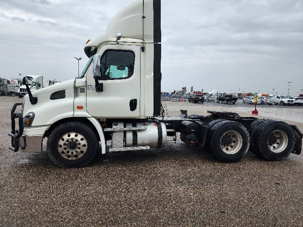 Day Cab Tractor-Heavy Duty Tractors-Freightliner-2018-Cascadia 11364ST-Sturtevant-WI-624,526\n\t\tmiles-$ 23,000 - Image 4