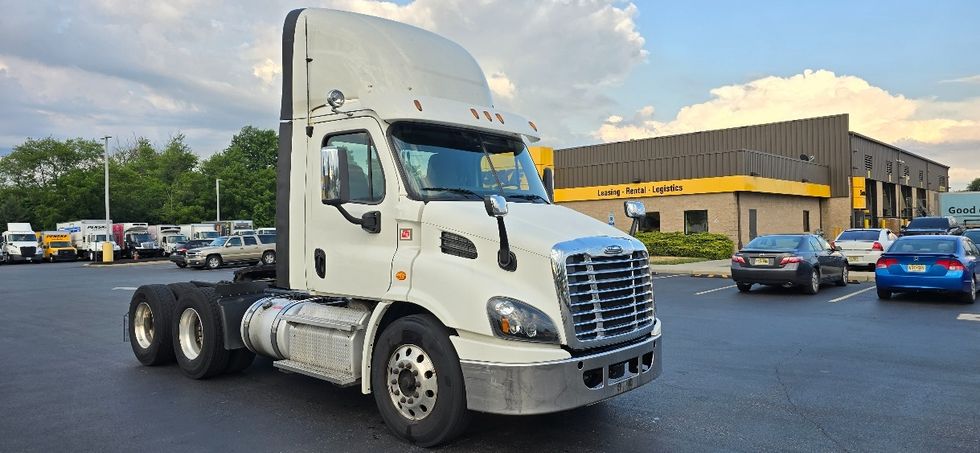 Day Cab Tractor-Heavy Duty Tractors-Freightliner-2018-Cascadia 11364ST-Swedesboro-NJ-276,340\n\t\tmiles-$ 36,750 - Image 1