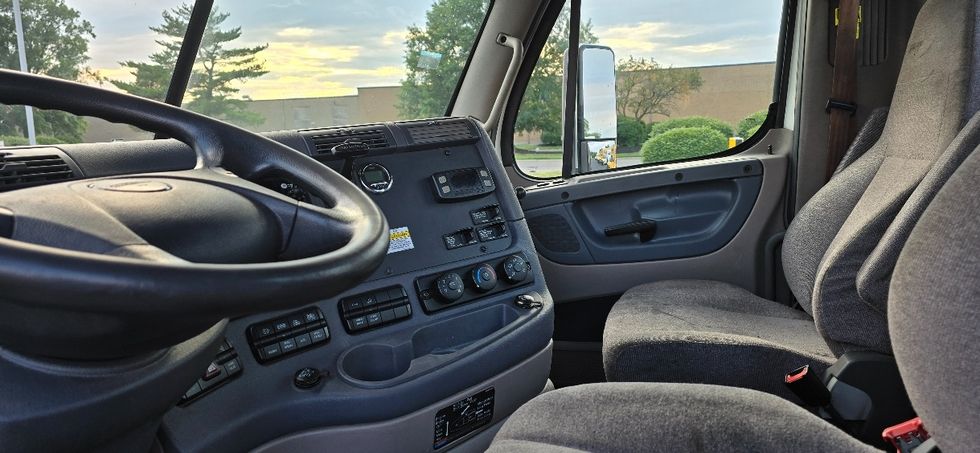 Day Cab Tractor-Heavy Duty Tractors-Freightliner-2018-Cascadia 11364ST-Swedesboro-NJ-276,340\n\t\tmiles-$ 36,750 - Image 10