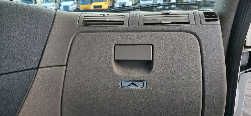 Day Cab Tractor-Heavy Duty Tractors-Freightliner-2018-Cascadia 11364ST-Swedesboro-NJ-276,340\n\t\tmiles-$ 36,750 - Image 13