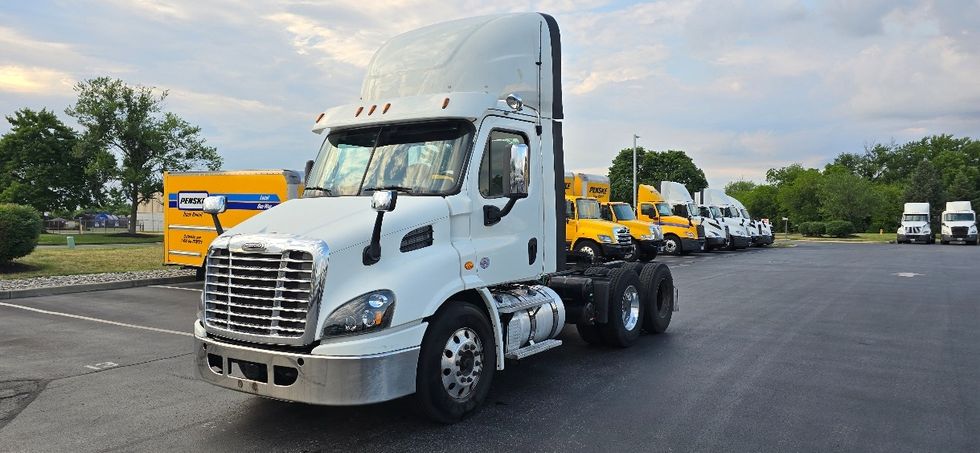 Day Cab Tractor-Heavy Duty Tractors-Freightliner-2018-Cascadia 11364ST-Swedesboro-NJ-276,340\n\t\tmiles-$ 36,750 - Image 3