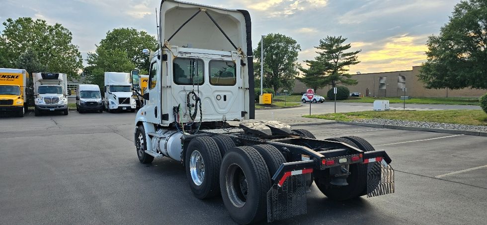 Day Cab Tractor-Heavy Duty Tractors-Freightliner-2018-Cascadia 11364ST-Swedesboro-NJ-276,340\n\t\tmiles-$ 36,750 - Image 5