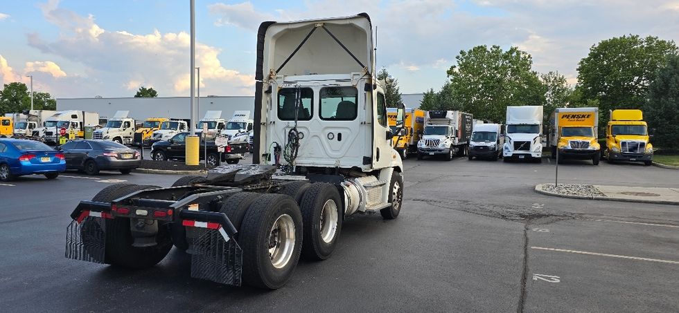 Day Cab Tractor-Heavy Duty Tractors-Freightliner-2018-Cascadia 11364ST-Swedesboro-NJ-276,340\n\t\tmiles-$ 36,750 - Image 7