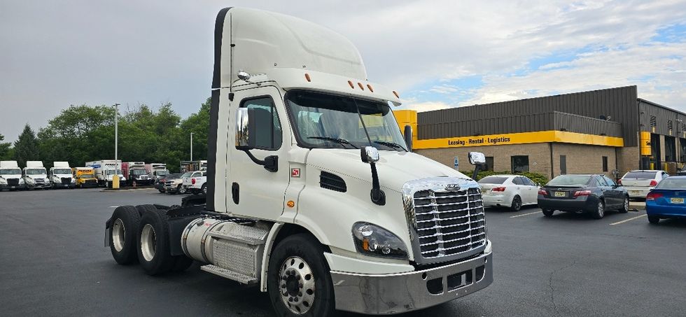 Day Cab Tractor-Heavy Duty Tractors-Freightliner-2018-Cascadia 11364ST-Swedesboro-NJ-282,648\n\t\tmiles-$ 36,500 - Image 1