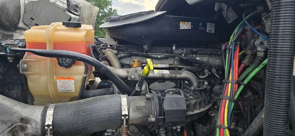 Day Cab Tractor-Heavy Duty Tractors-Freightliner-2018-Cascadia 11364ST-Swedesboro-NJ-282,648\n\t\tmiles-$ 36,500 - Image 16