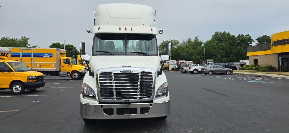 Day Cab Tractor-Heavy Duty Tractors-Freightliner-2018-Cascadia 11364ST-Swedesboro-NJ-282,648\n\t\tmiles-$ 36,500 - Image 2