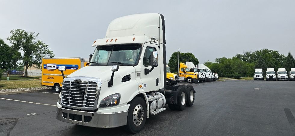 Day Cab Tractor-Heavy Duty Tractors-Freightliner-2018-Cascadia 11364ST-Swedesboro-NJ-282,648\n\t\tmiles-$ 36,500 - Image 3