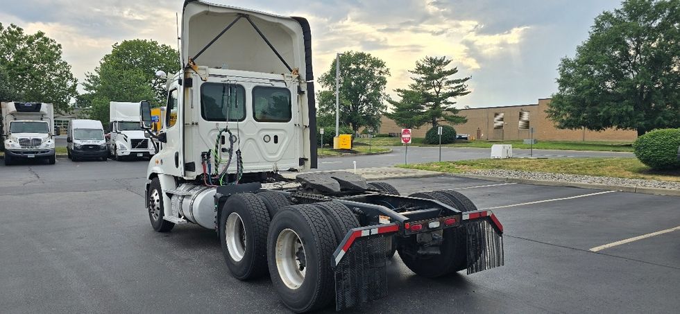 Day Cab Tractor-Heavy Duty Tractors-Freightliner-2018-Cascadia 11364ST-Swedesboro-NJ-282,648\n\t\tmiles-$ 36,500 - Image 5
