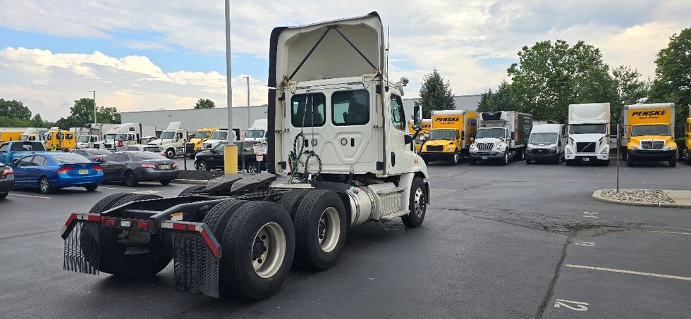 Day Cab Tractor-Heavy Duty Tractors-Freightliner-2018-Cascadia 11364ST-Swedesboro-NJ-282,648\n\t\tmiles-$ 36,500 - Image 7