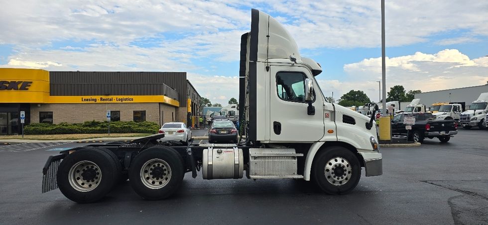 Day Cab Tractor-Heavy Duty Tractors-Freightliner-2018-Cascadia 11364ST-Swedesboro-NJ-282,648\n\t\tmiles-$ 36,500 - Image 8