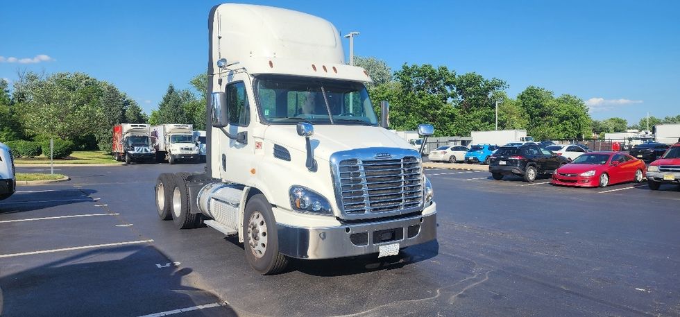 Day Cab Tractor-Heavy Duty Tractors-Freightliner-2018-Cascadia 11364ST-Swedesboro-NJ-299,377\n\t\tmiles-$ 34,750 - Image 1
