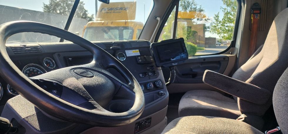 Day Cab Tractor-Heavy Duty Tractors-Freightliner-2018-Cascadia 11364ST-Swedesboro-NJ-299,377\n\t\tmiles-$ 34,750 - Image 10