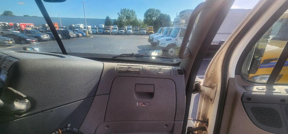 Day Cab Tractor-Heavy Duty Tractors-Freightliner-2018-Cascadia 11364ST-Swedesboro-NJ-299,377\n\t\tmiles-$ 34,750 - Image 13