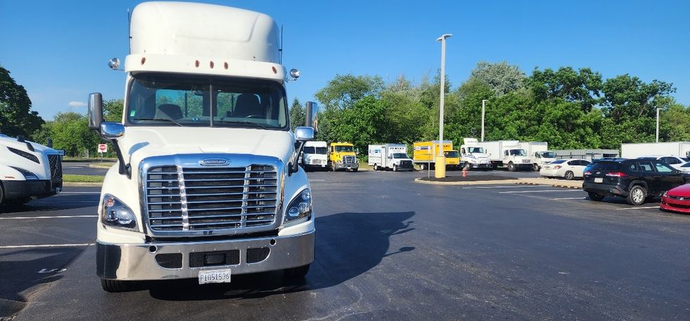Day Cab Tractor-Heavy Duty Tractors-Freightliner-2018-Cascadia 11364ST-Swedesboro-NJ-299,377\n\t\tmiles-$ 34,750 - Image 2