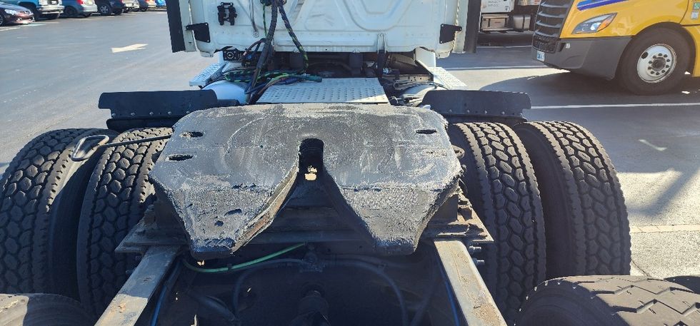 Day Cab Tractor-Heavy Duty Tractors-Freightliner-2018-Cascadia 11364ST-Swedesboro-NJ-299,377\n\t\tmiles-$ 34,750 - Image 6