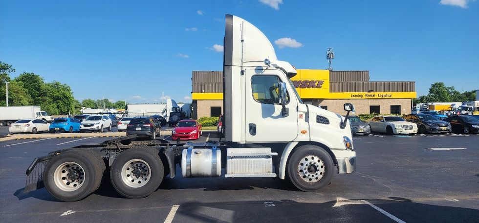 Day Cab Tractor-Heavy Duty Tractors-Freightliner-2018-Cascadia 11364ST-Swedesboro-NJ-299,377\n\t\tmiles-$ 34,750 - Image 8
