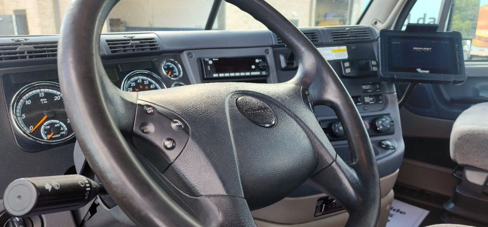 Day Cab Tractor-Heavy Duty Tractors-Freightliner-2018-Cascadia 11364ST-Swedesboro-NJ-301,781\n\t\tmiles-$ 45,500 - Image 10