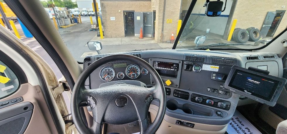 Day Cab Tractor-Heavy Duty Tractors-Freightliner-2018-Cascadia 11364ST-Swedesboro-NJ-301,781\n\t\tmiles-$ 45,500 - Image 11