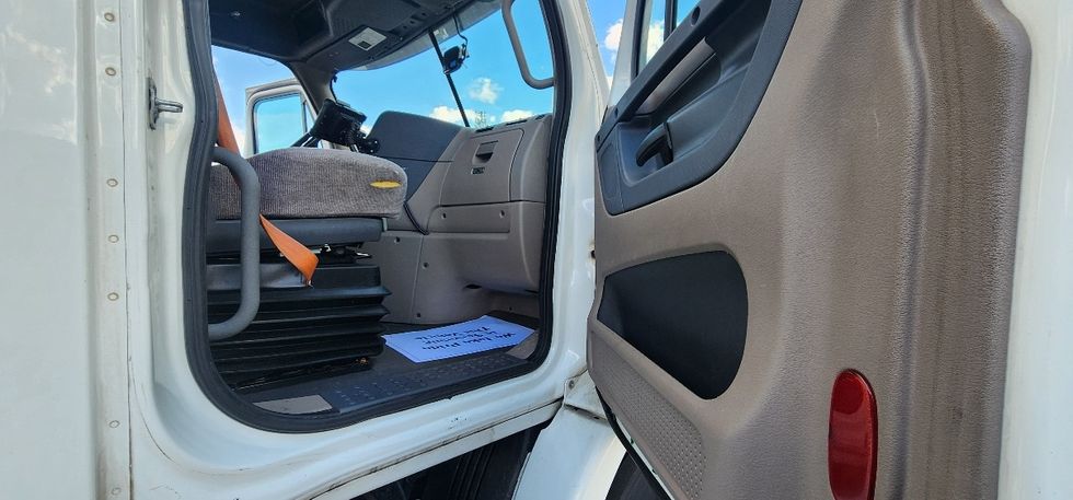 Day Cab Tractor-Heavy Duty Tractors-Freightliner-2018-Cascadia 11364ST-Swedesboro-NJ-301,781\n\t\tmiles-$ 45,500 - Image 12