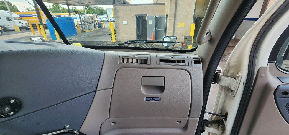 Day Cab Tractor-Heavy Duty Tractors-Freightliner-2018-Cascadia 11364ST-Swedesboro-NJ-301,781\n\t\tmiles-$ 45,500 - Image 13