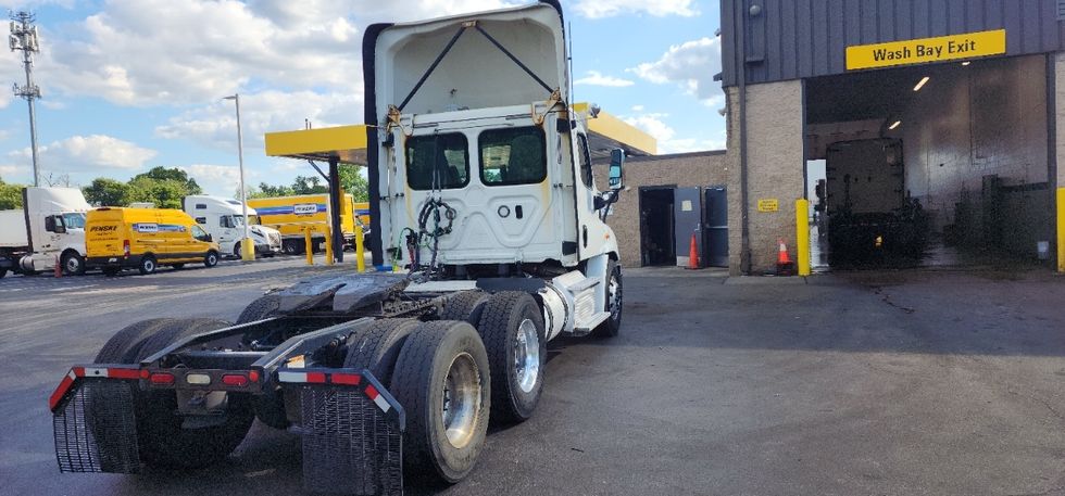 Day Cab Tractor-Heavy Duty Tractors-Freightliner-2018-Cascadia 11364ST-Swedesboro-NJ-301,781\n\t\tmiles-$ 45,500 - Image 7