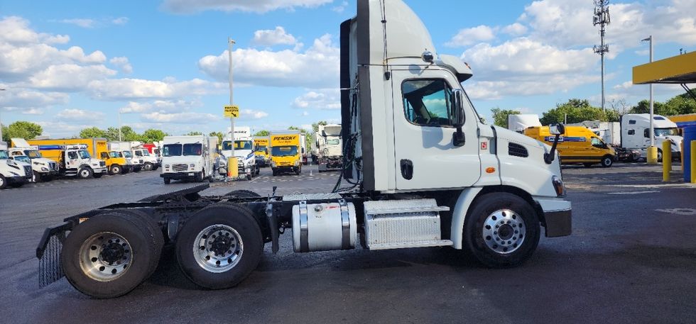 Day Cab Tractor-Heavy Duty Tractors-Freightliner-2018-Cascadia 11364ST-Swedesboro-NJ-301,781\n\t\tmiles-$ 45,500 - Image 8