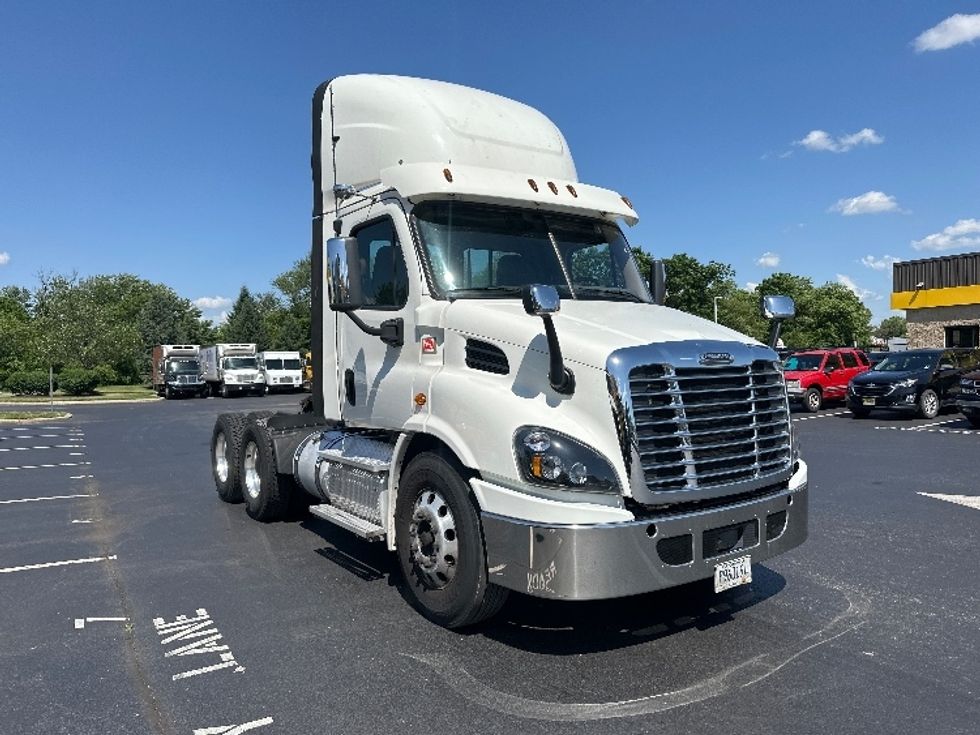 Day Cab Tractor-Heavy Duty Tractors-Freightliner-2018-Cascadia 11364ST-Swedesboro-NJ-316,450\n\t\tmiles-$ 35,250 - Image 1