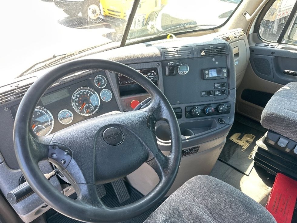 Day Cab Tractor-Heavy Duty Tractors-Freightliner-2018-Cascadia 11364ST-Swedesboro-NJ-316,450\n\t\tmiles-$ 35,250 - Image 10