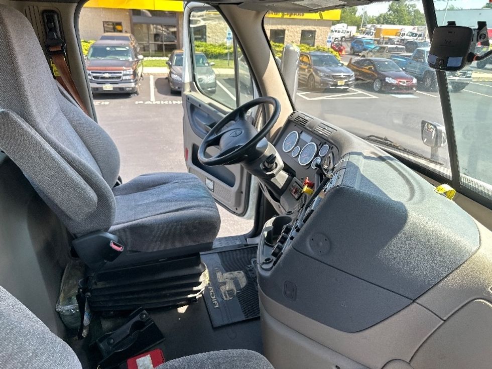 Day Cab Tractor-Heavy Duty Tractors-Freightliner-2018-Cascadia 11364ST-Swedesboro-NJ-316,450\n\t\tmiles-$ 35,250 - Image 13
