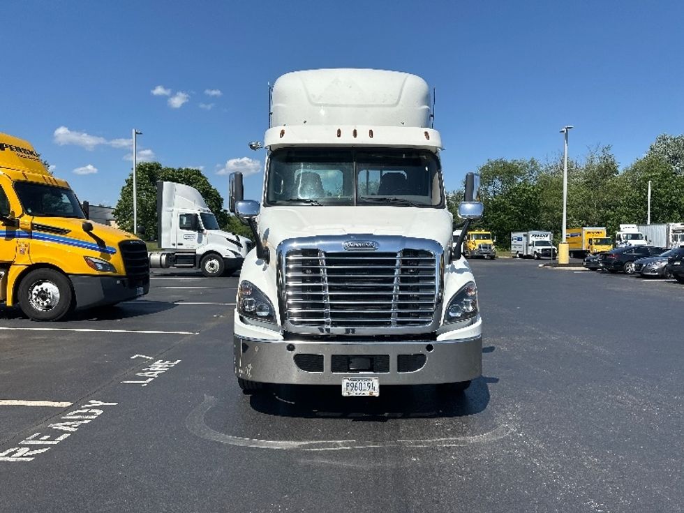 Day Cab Tractor-Heavy Duty Tractors-Freightliner-2018-Cascadia 11364ST-Swedesboro-NJ-316,450\n\t\tmiles-$ 35,250 - Image 2