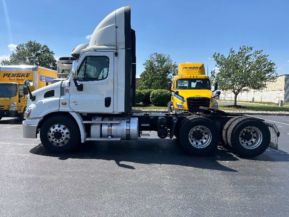 Day Cab Tractor-Heavy Duty Tractors-Freightliner-2018-Cascadia 11364ST-Swedesboro-NJ-316,450\n\t\tmiles-$ 35,250 - Image 4