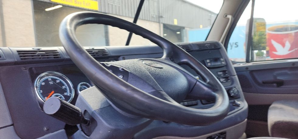 Day Cab Tractor-Heavy Duty Tractors-Freightliner-2018-Cascadia 11364ST-Swedesboro-NJ-336,463\n\t\tmiles-$ 34,000 - Image 10