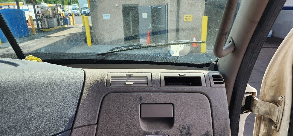 Day Cab Tractor-Heavy Duty Tractors-Freightliner-2018-Cascadia 11364ST-Swedesboro-NJ-336,463\n\t\tmiles-$ 34,000 - Image 13