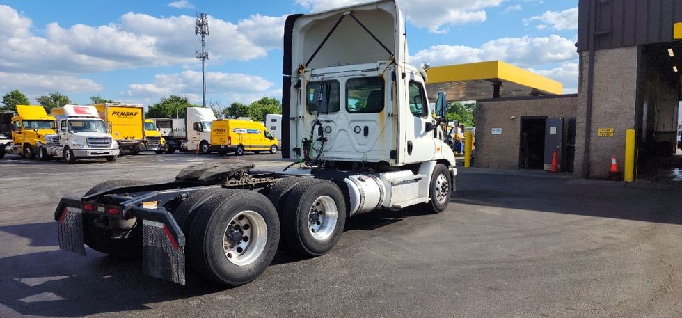 Day Cab Tractor-Heavy Duty Tractors-Freightliner-2018-Cascadia 11364ST-Swedesboro-NJ-336,463\n\t\tmiles-$ 34,000 - Image 7