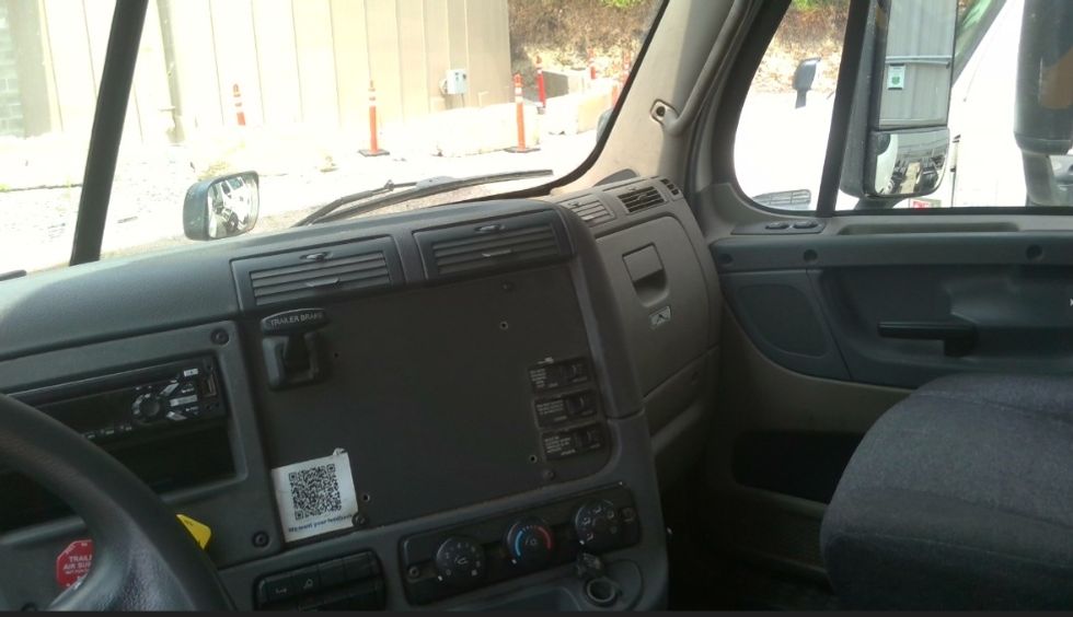 Day Cab Tractor-Heavy Duty Tractors-Freightliner-2018-Cascadia 11364ST-West Mifflin-PA-318,512\n\t\tmiles-$ 42,750 - Image 10