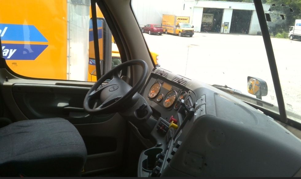 Day Cab Tractor-Heavy Duty Tractors-Freightliner-2018-Cascadia 11364ST-West Mifflin-PA-318,512\n\t\tmiles-$ 42,750 - Image 13